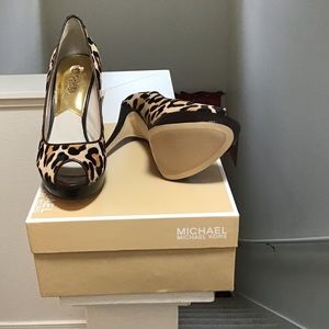 Brand new Micheal Kors heels! Never worn and super comfortable!